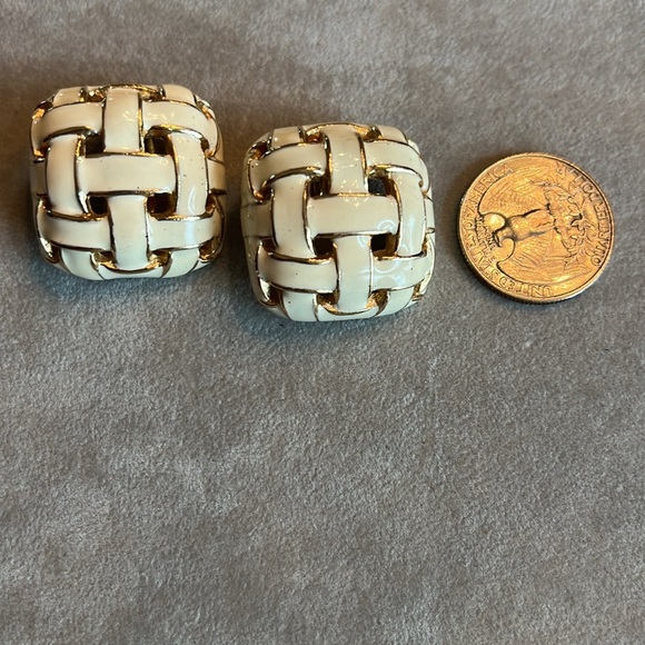 Authentic Handmade &Signed CINER BasketweaveClip Earrings.High End collectable. - Picture 5 of 5